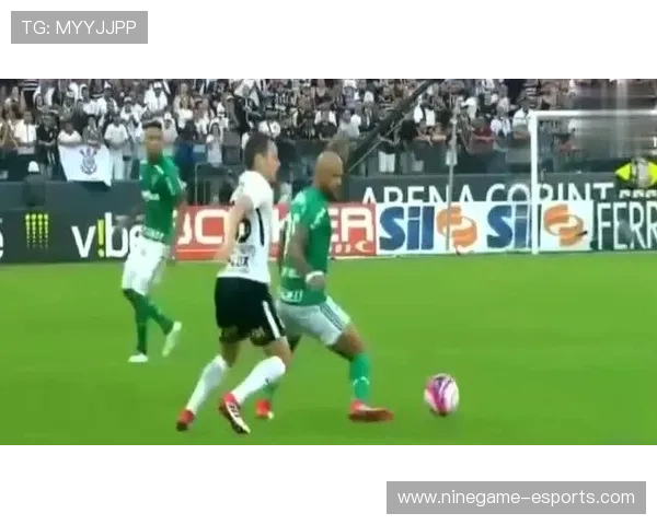 十一号球星带球突破精彩瞬间 展现无与伦比的足球技艺与速度