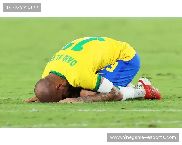 脚踏实地努力拼搏的足球球星如何成就自己辉煌的职业生涯