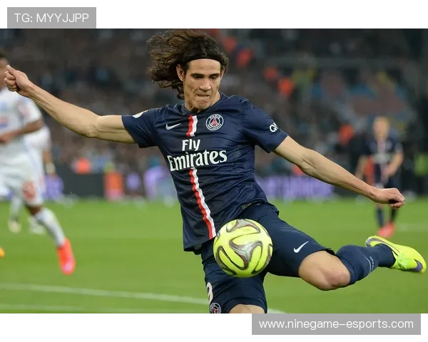 足球球星经典站姿解析图集 展现顶级球员的运动美学与技巧要领